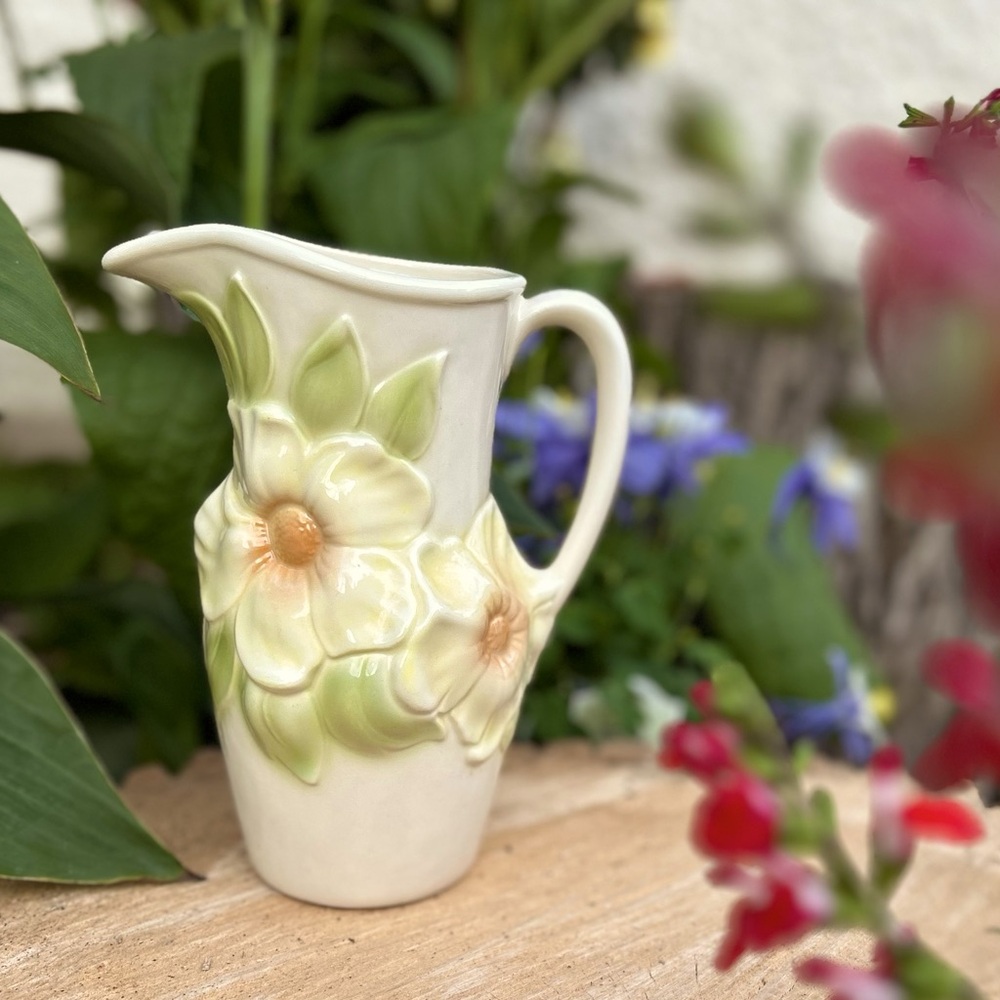 •EUC• Vintage Ceramic Holland Mold Vase/Pitcher with Flowers